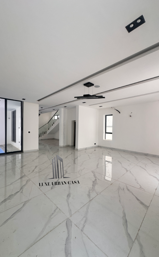 5 Bedroom Detached House at Lekki Phase 1