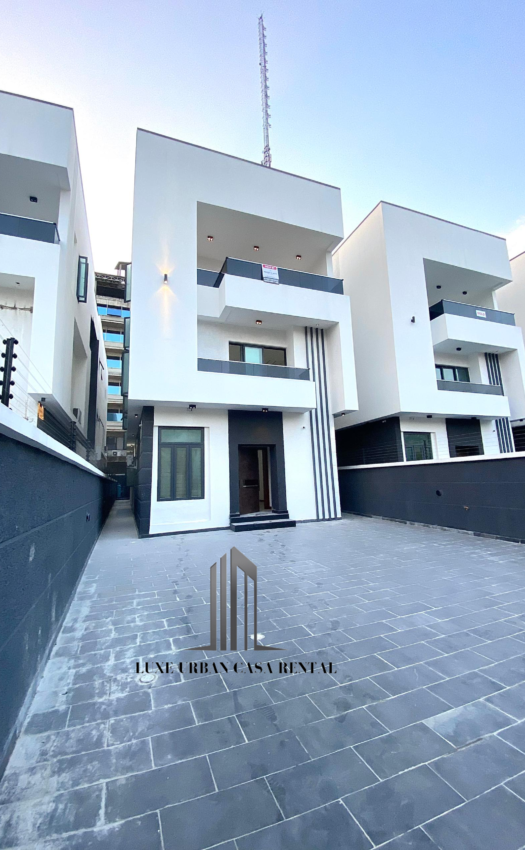 5 Bedroom Detached House at Lekki Phase 1